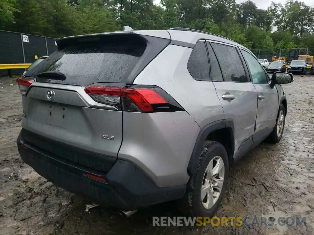 4 Photograph of a damaged car 2T3W1RFV7KC020423 TOYOTA RAV4 2019