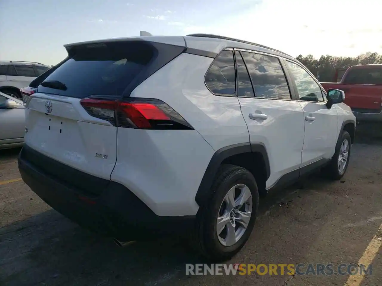 4 Photograph of a damaged car 2T3W1RFV7KC022933 TOYOTA RAV4 2019