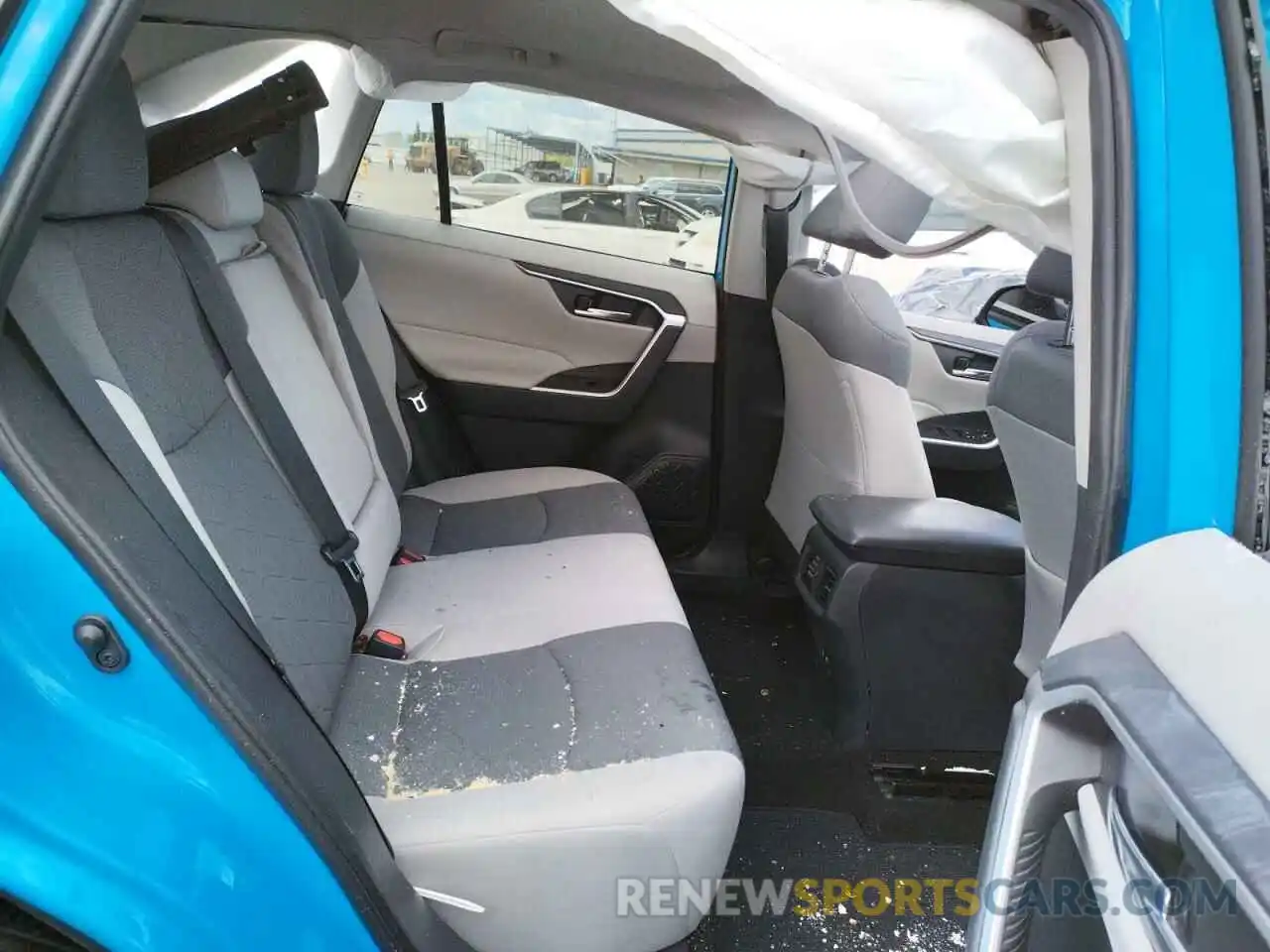 6 Photograph of a damaged car 2T3W1RFV7KC027369 TOYOTA RAV4 2019