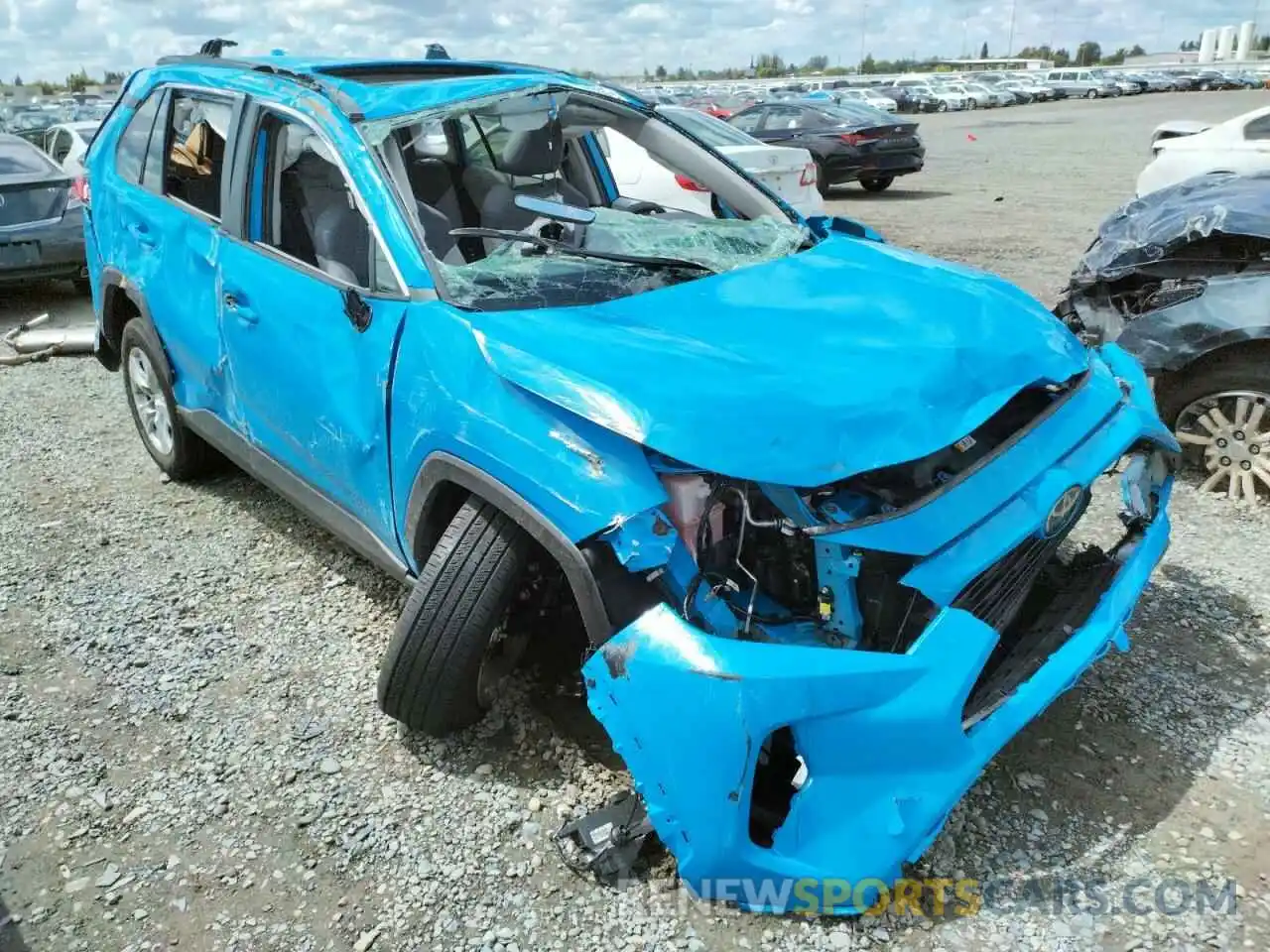 9 Photograph of a damaged car 2T3W1RFV7KC027369 TOYOTA RAV4 2019