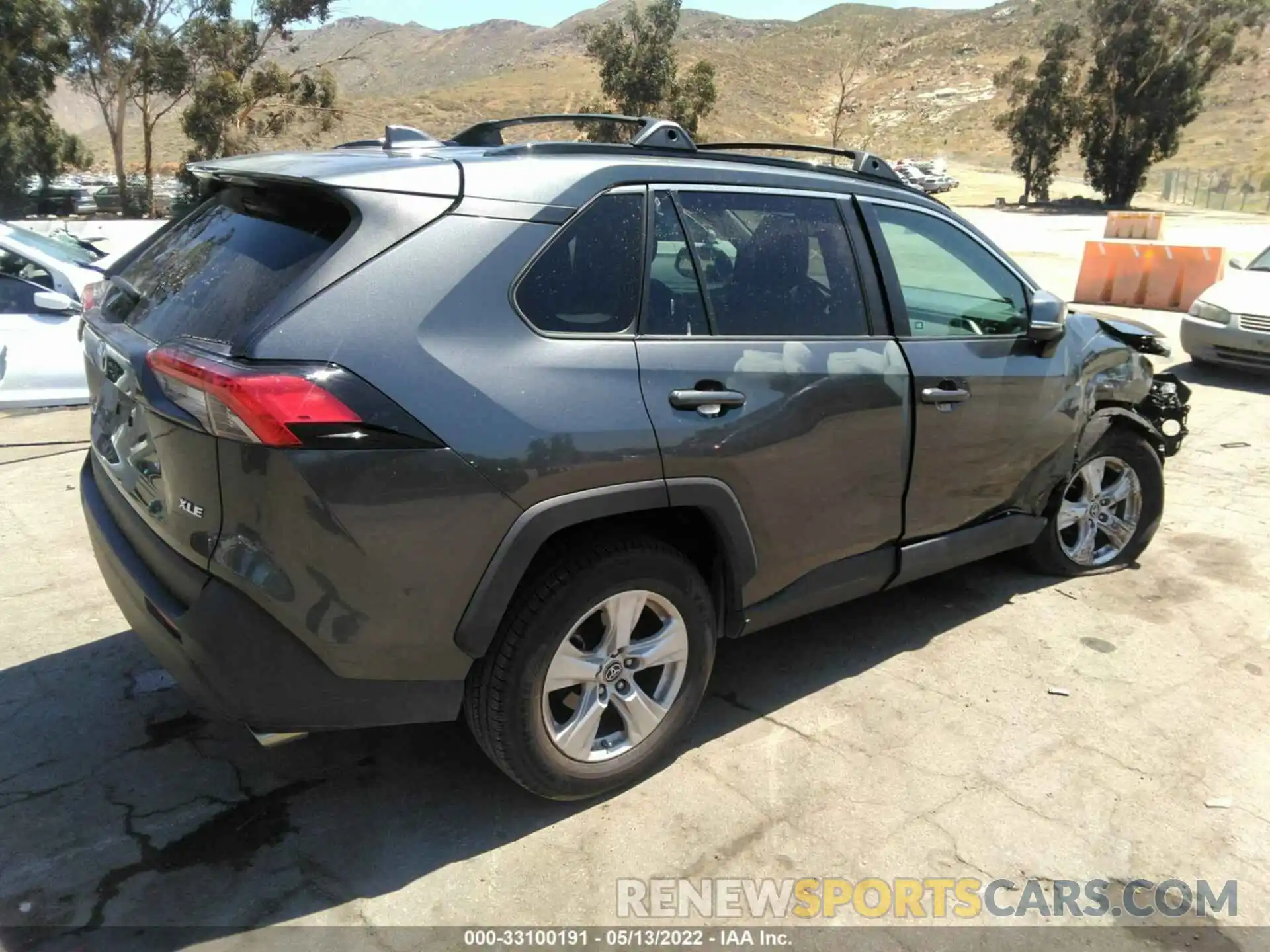 4 Photograph of a damaged car 2T3W1RFV7KC027517 TOYOTA RAV4 2019