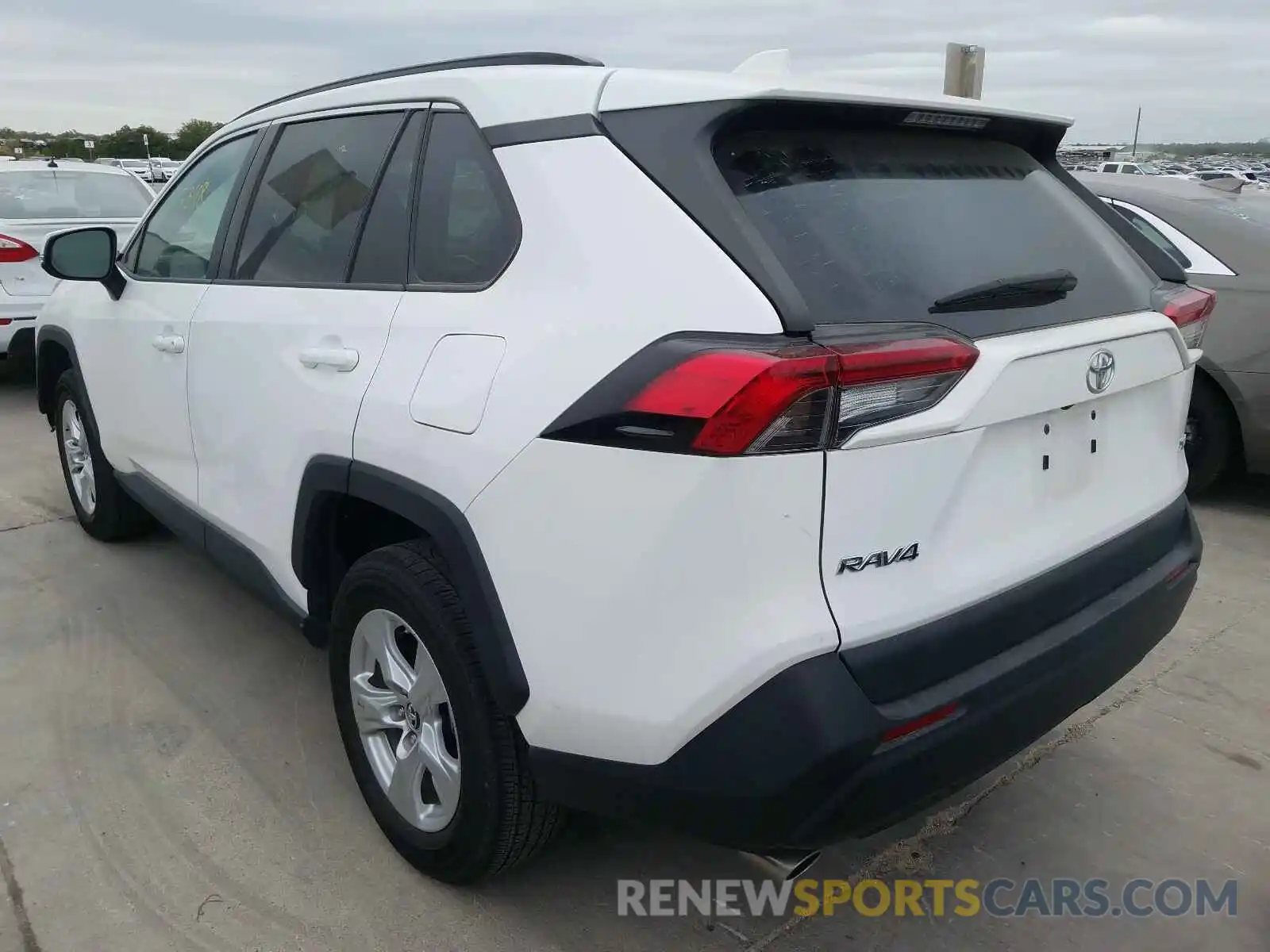 3 Photograph of a damaged car 2T3W1RFV7KW003605 TOYOTA RAV4 2019