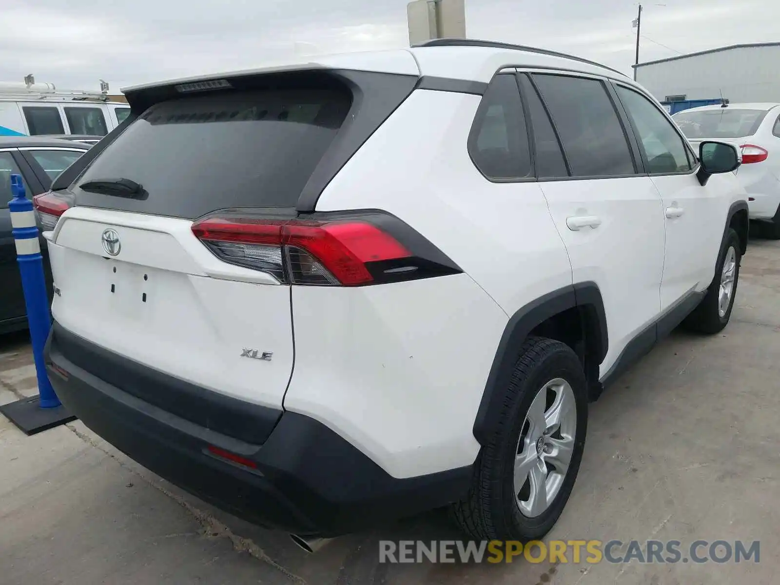 4 Photograph of a damaged car 2T3W1RFV7KW003605 TOYOTA RAV4 2019