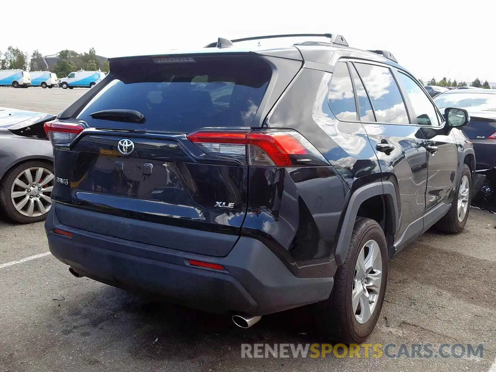 4 Photograph of a damaged car 2T3W1RFV7KW004303 TOYOTA RAV4 2019