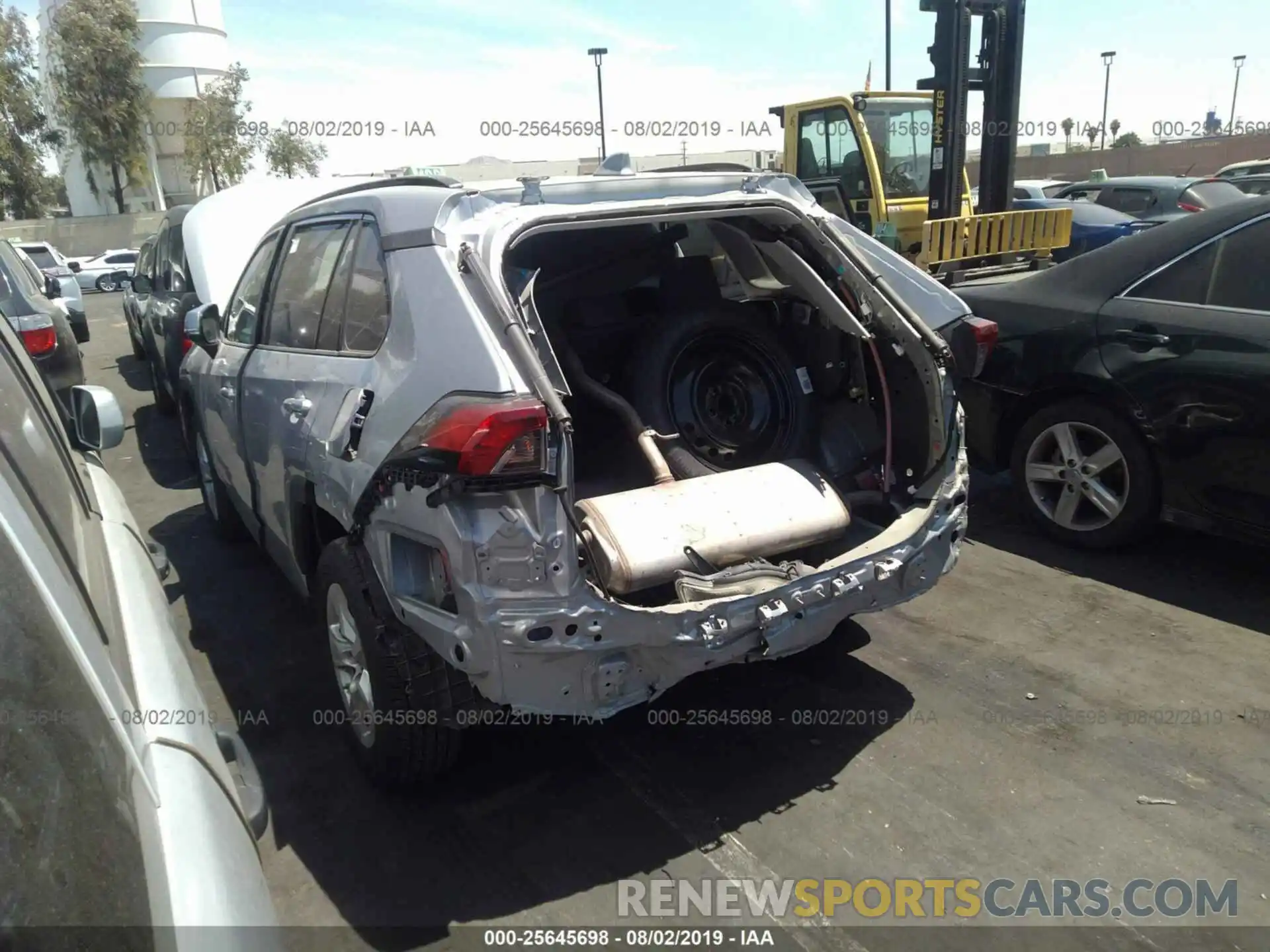 4 Photograph of a damaged car 2T3W1RFV7KW007380 TOYOTA RAV4 2019