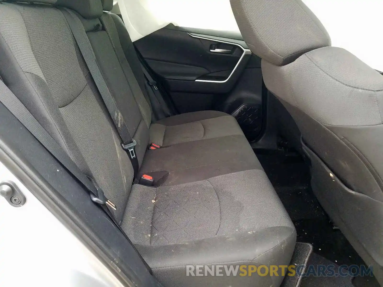 6 Photograph of a damaged car 2T3W1RFV7KW013406 TOYOTA RAV4 2019