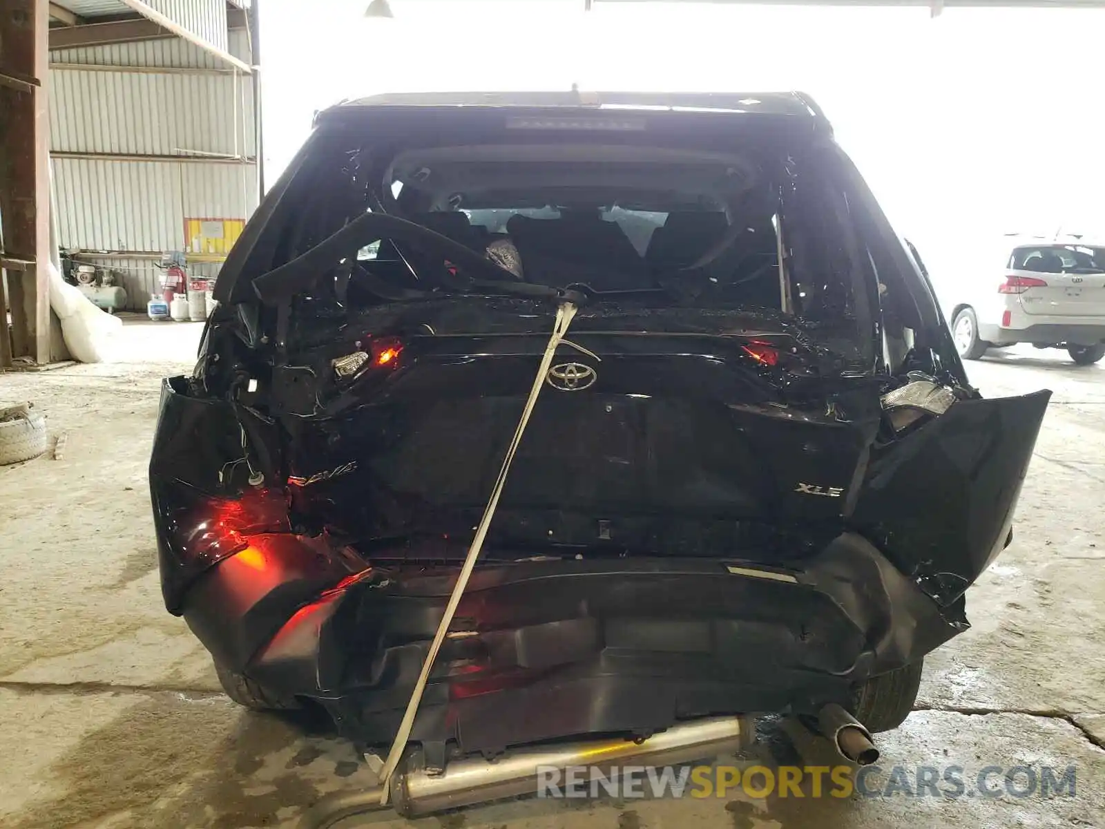 9 Photograph of a damaged car 2T3W1RFV7KW016225 TOYOTA RAV4 2019