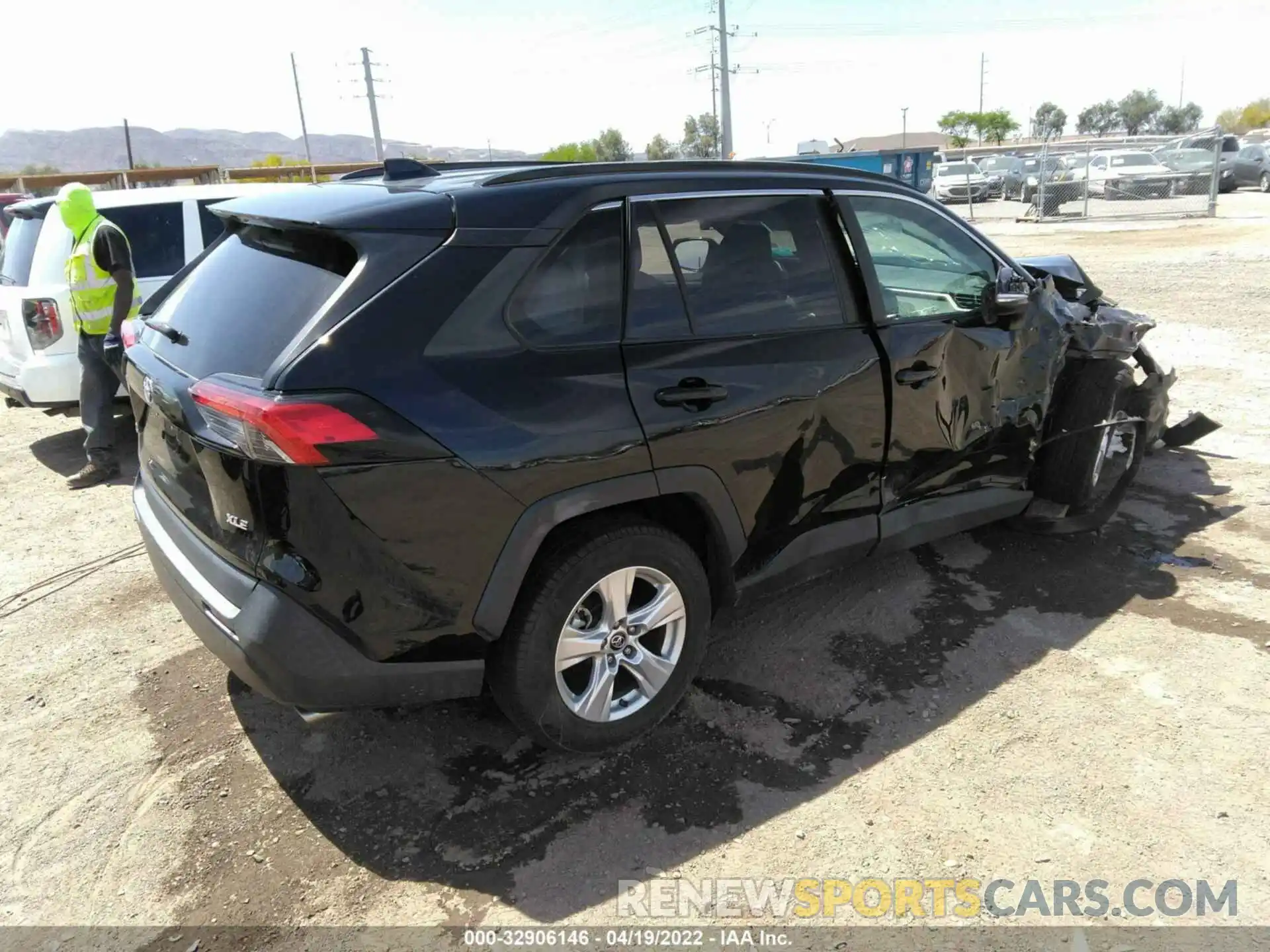 4 Photograph of a damaged car 2T3W1RFV7KW017312 TOYOTA RAV4 2019