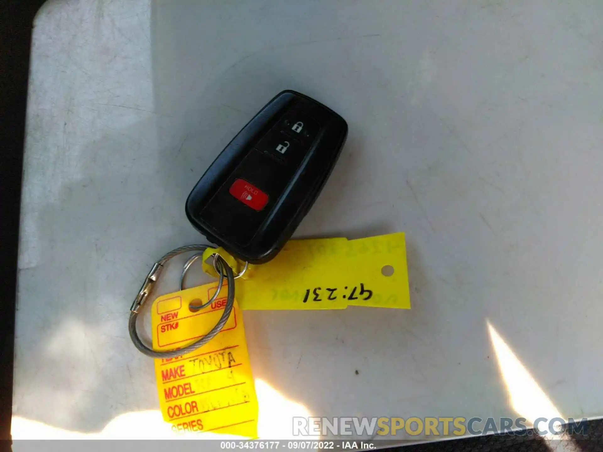 11 Photograph of a damaged car 2T3W1RFV7KW027600 TOYOTA RAV4 2019