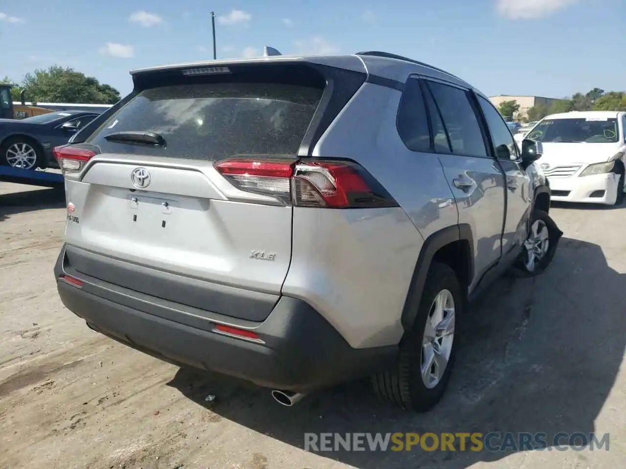 4 Photograph of a damaged car 2T3W1RFV7KW028732 TOYOTA RAV4 2019