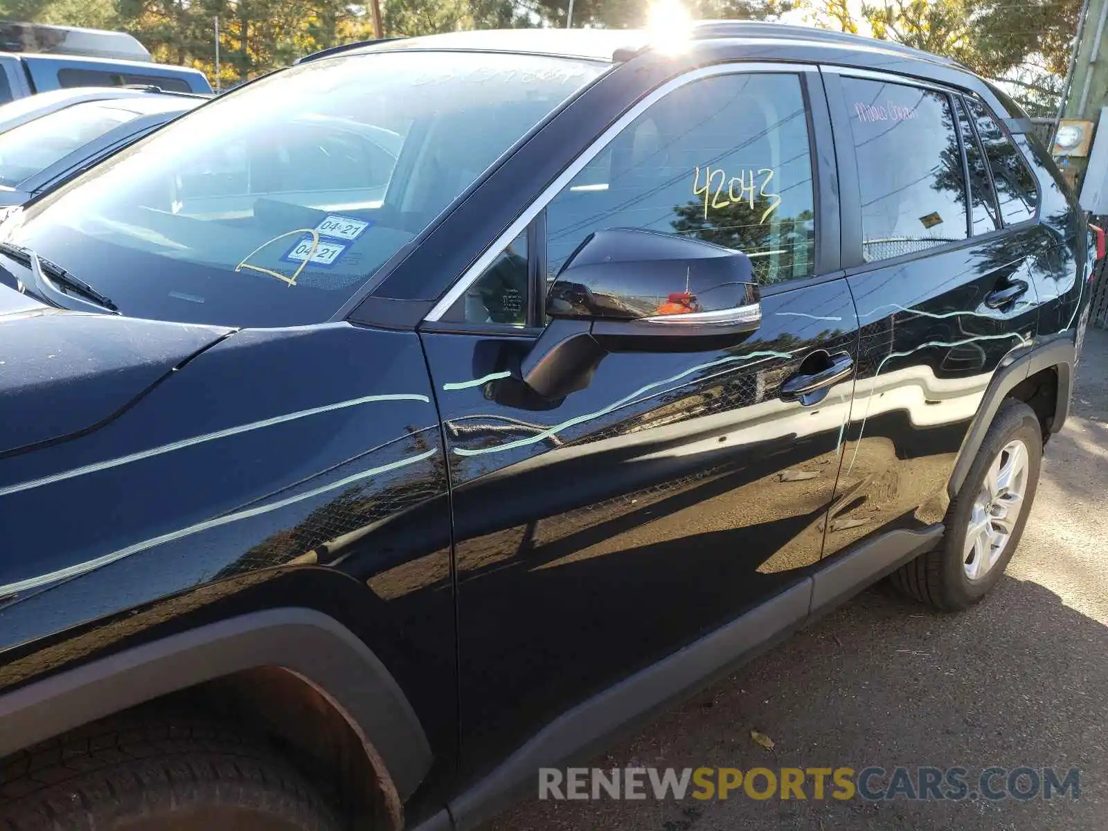 9 Photograph of a damaged car 2T3W1RFV8KC004375 TOYOTA RAV4 2019