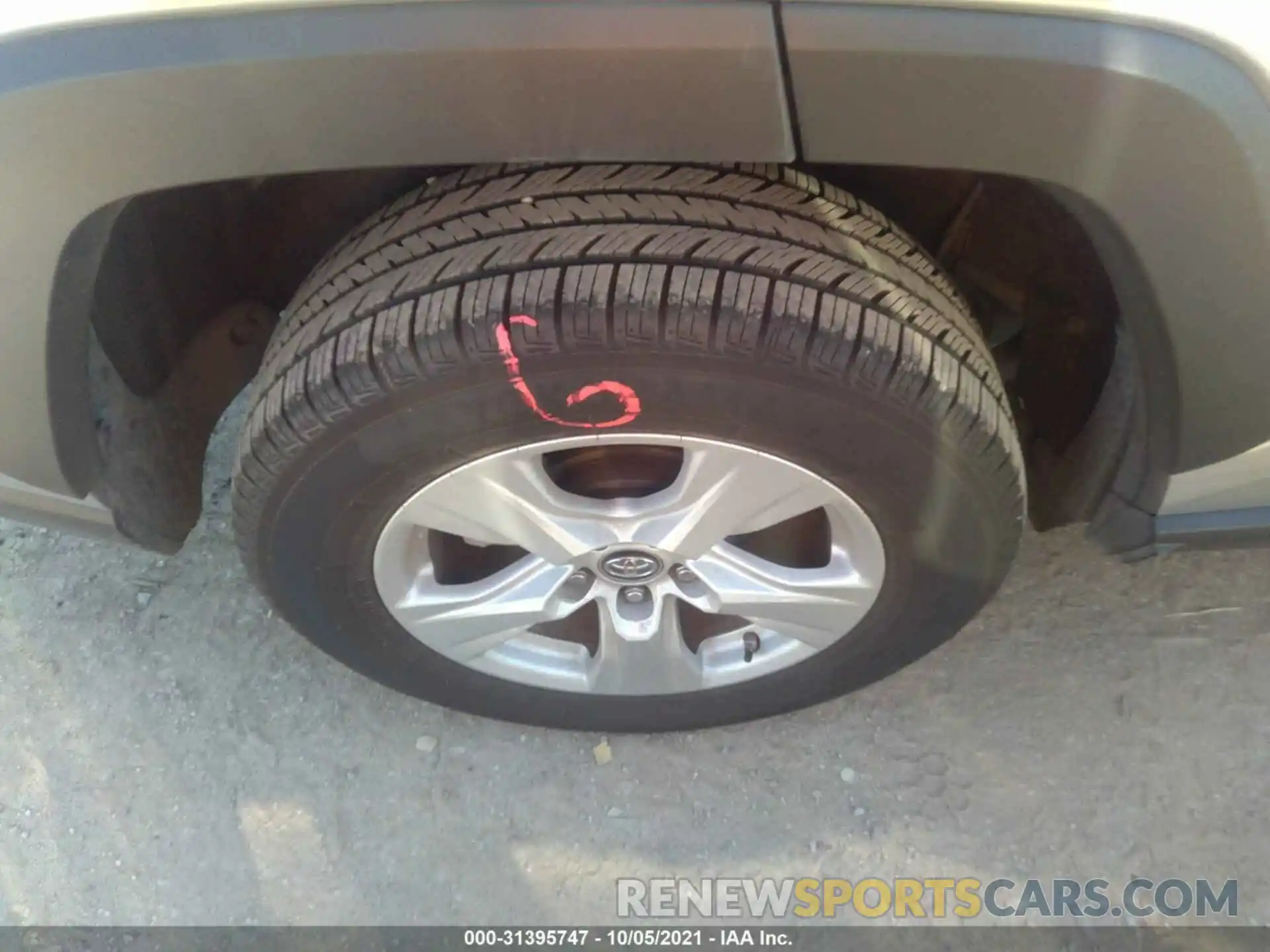 15 Photograph of a damaged car 2T3W1RFV8KC013710 TOYOTA RAV4 2019