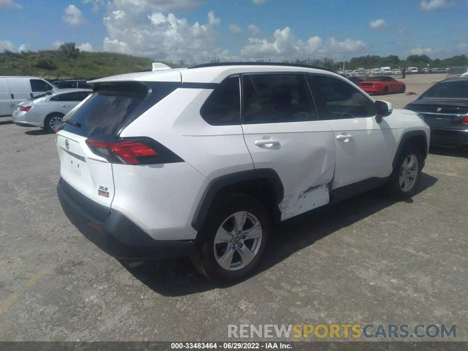 4 Photograph of a damaged car 2T3W1RFV8KC026148 TOYOTA RAV4 2019