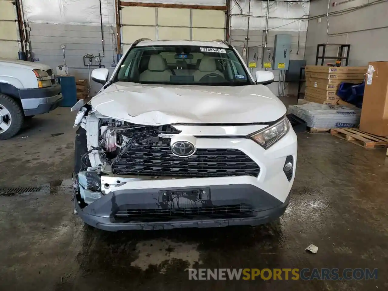 5 Photograph of a damaged car 2T3W1RFV8KC026957 TOYOTA RAV4 2019