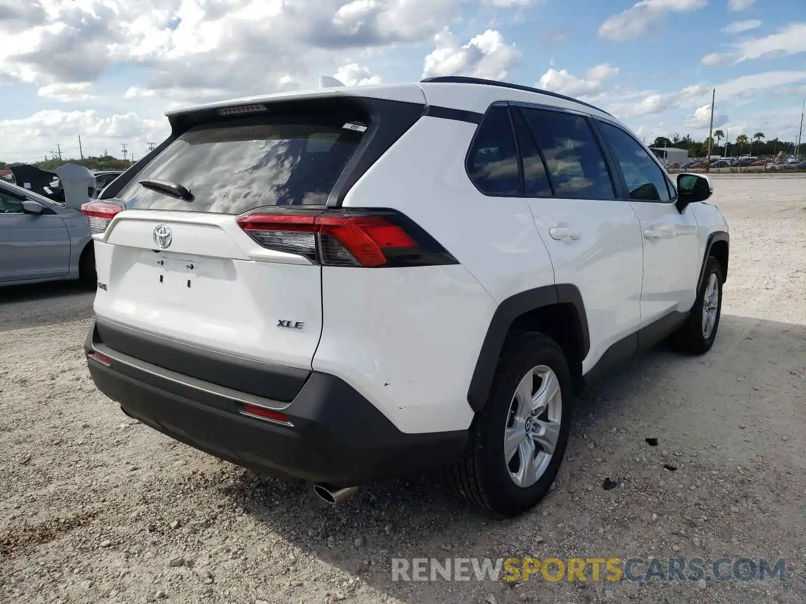 4 Photograph of a damaged car 2T3W1RFV8KC031639 TOYOTA RAV4 2019