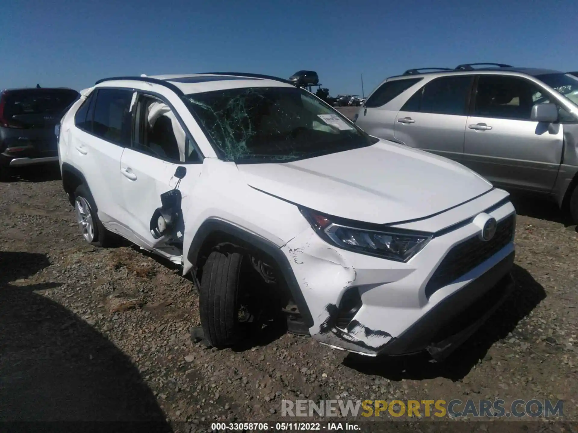 1 Photograph of a damaged car 2T3W1RFV8KW002740 TOYOTA RAV4 2019