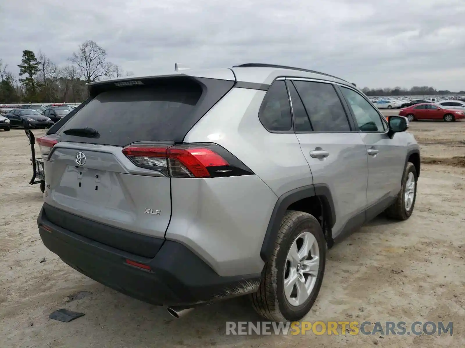 4 Photograph of a damaged car 2T3W1RFV8KW003936 TOYOTA RAV4 2019