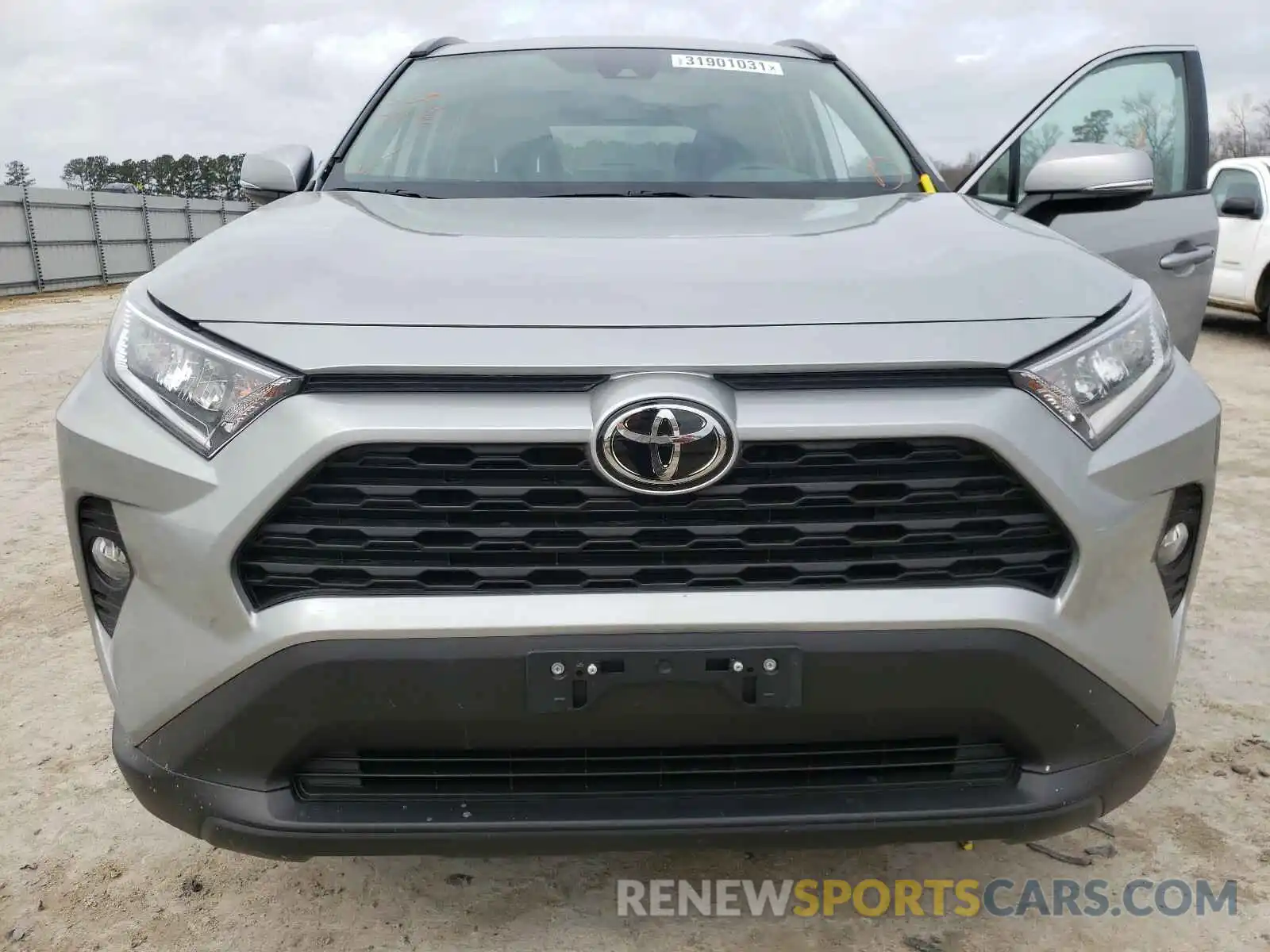 9 Photograph of a damaged car 2T3W1RFV8KW003936 TOYOTA RAV4 2019