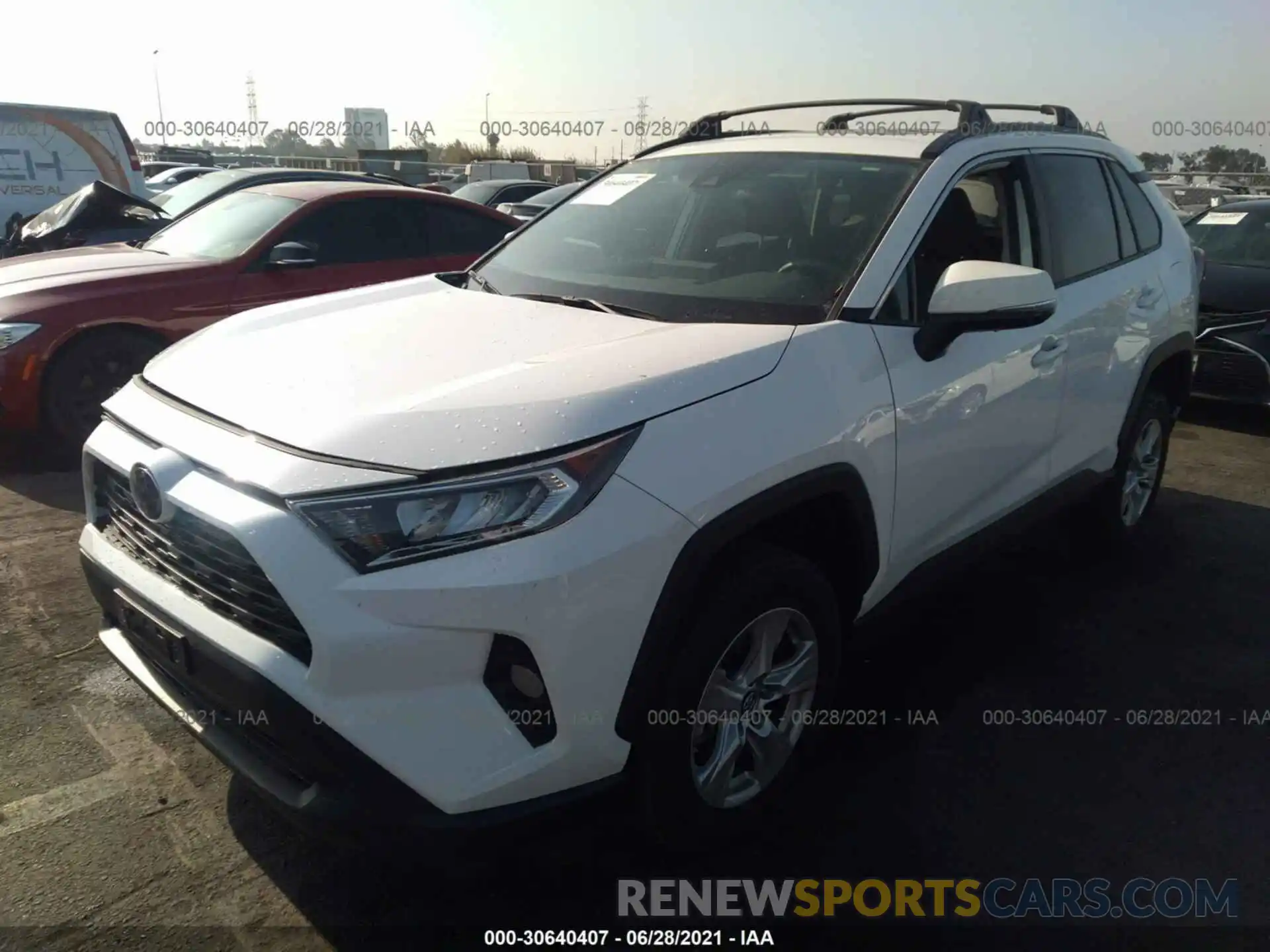 2 Фотография поврежденного автомобиля 2T3W1RFV8KW004147 TOYOTA RAV4 2019