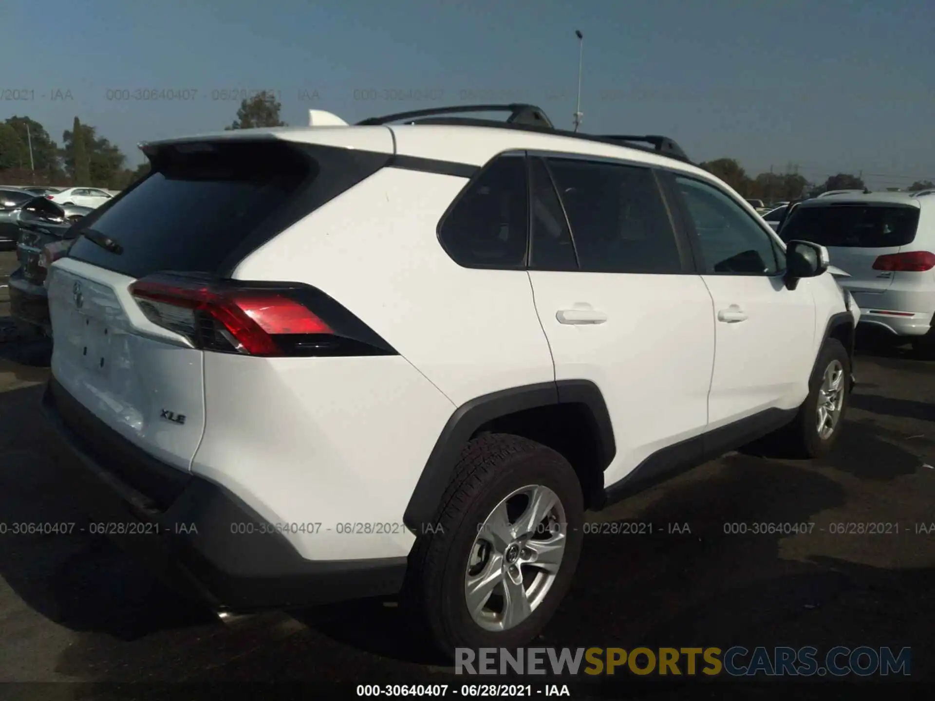 4 Фотография поврежденного автомобиля 2T3W1RFV8KW004147 TOYOTA RAV4 2019