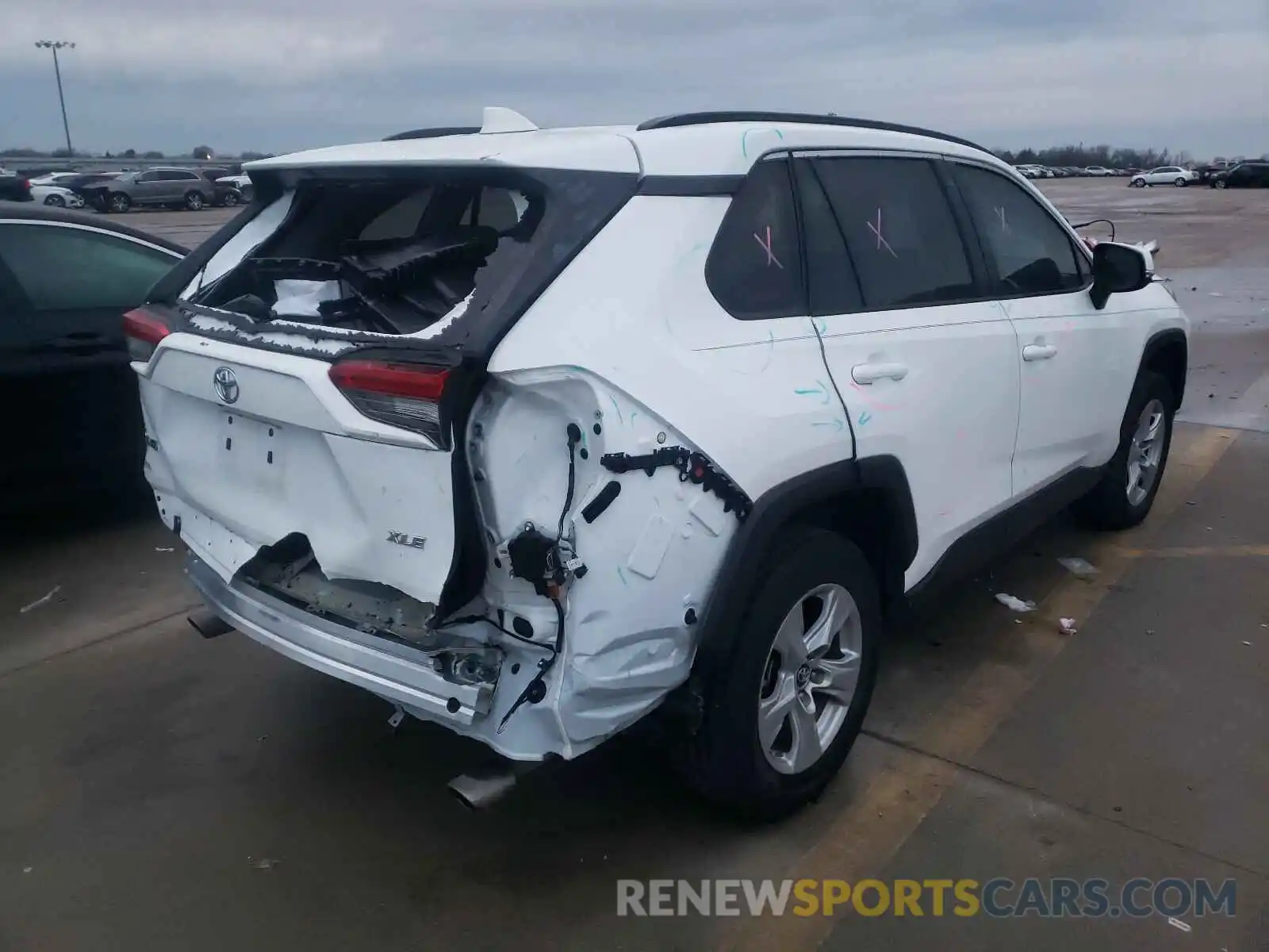 4 Photograph of a damaged car 2T3W1RFV8KW004567 TOYOTA RAV4 2019