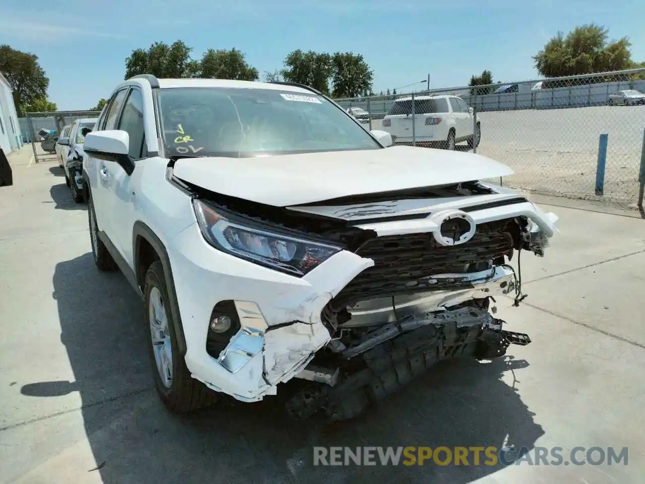 1 Photograph of a damaged car 2T3W1RFV8KW007520 TOYOTA RAV4 2019