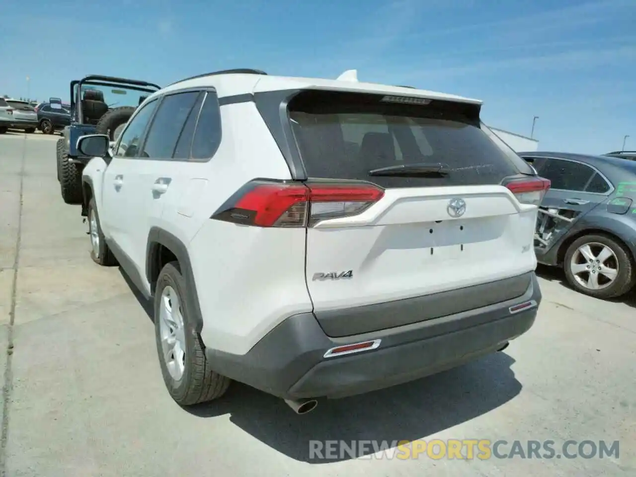 3 Photograph of a damaged car 2T3W1RFV8KW007520 TOYOTA RAV4 2019