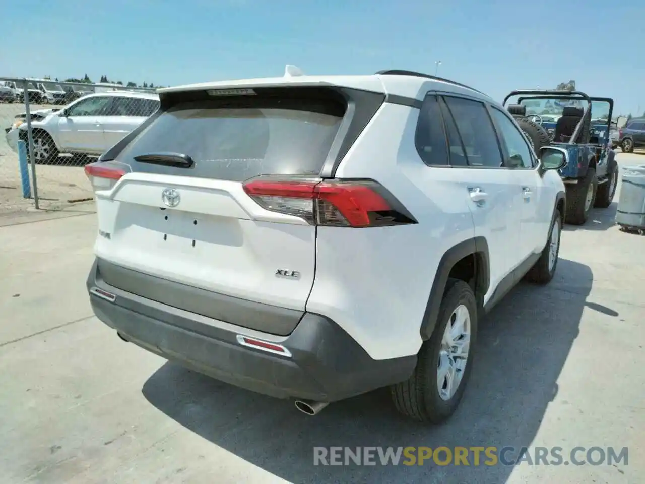 4 Photograph of a damaged car 2T3W1RFV8KW007520 TOYOTA RAV4 2019