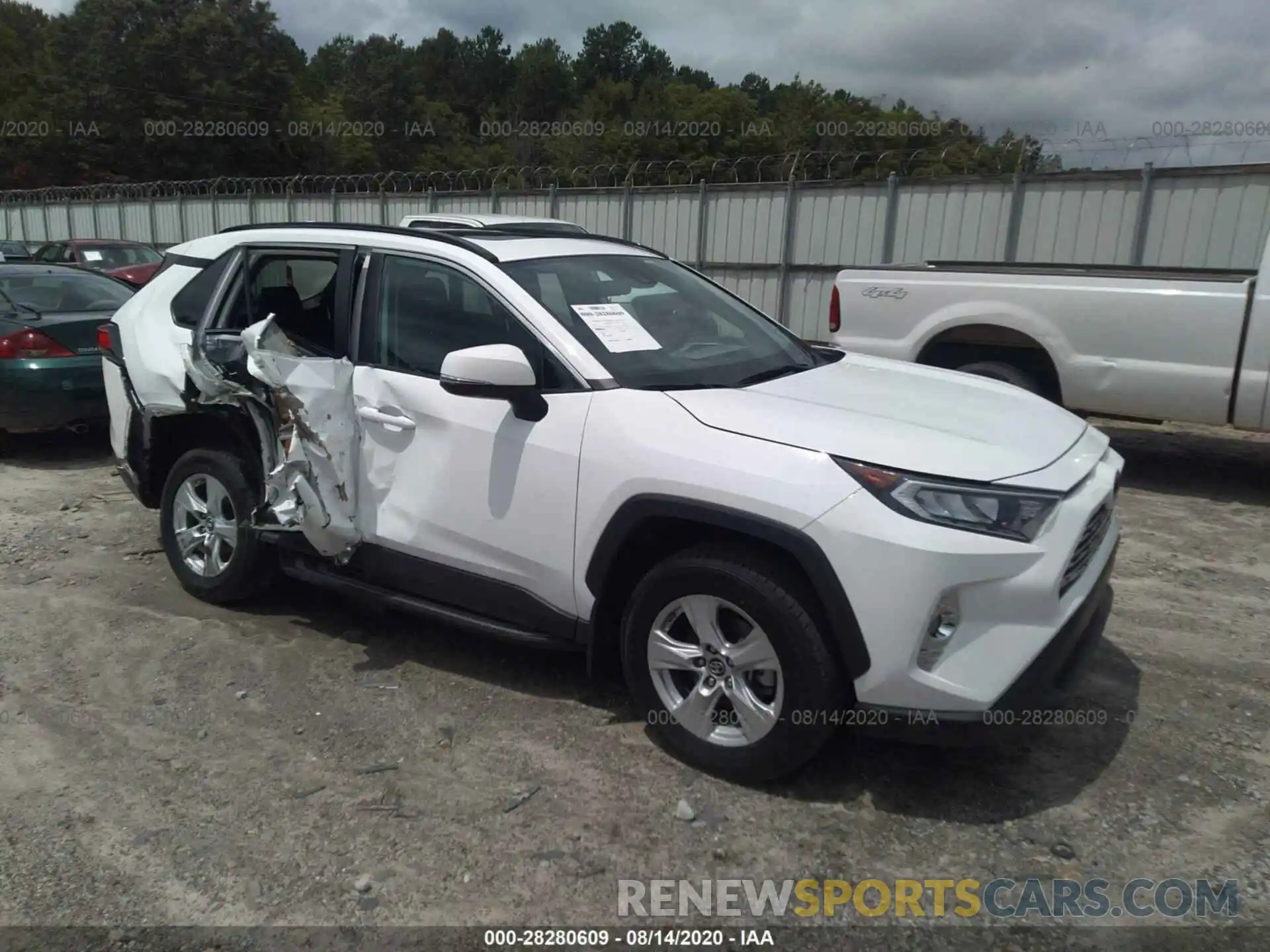 1 Photograph of a damaged car 2T3W1RFV8KW009185 TOYOTA RAV4 2019