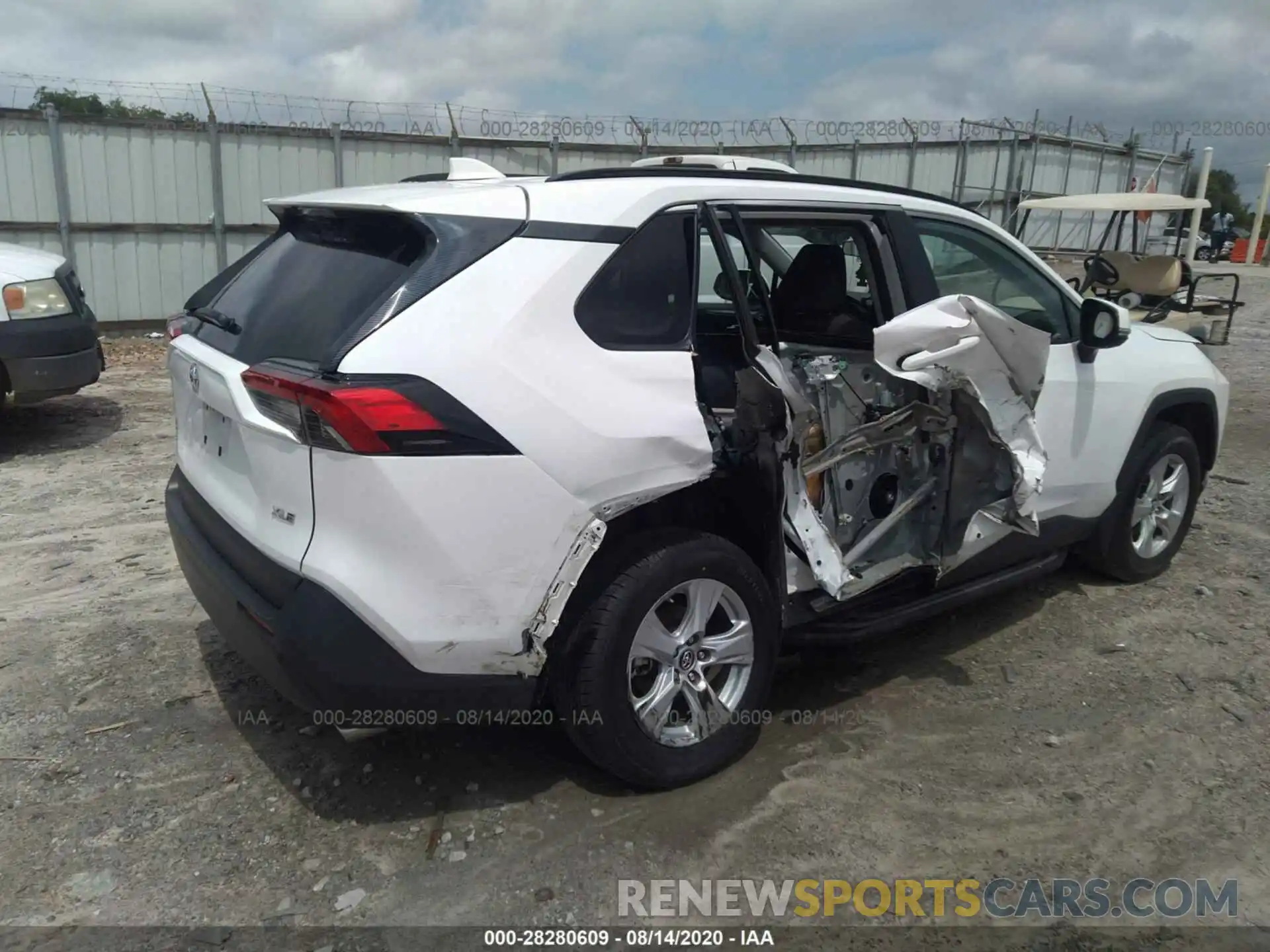 4 Photograph of a damaged car 2T3W1RFV8KW009185 TOYOTA RAV4 2019