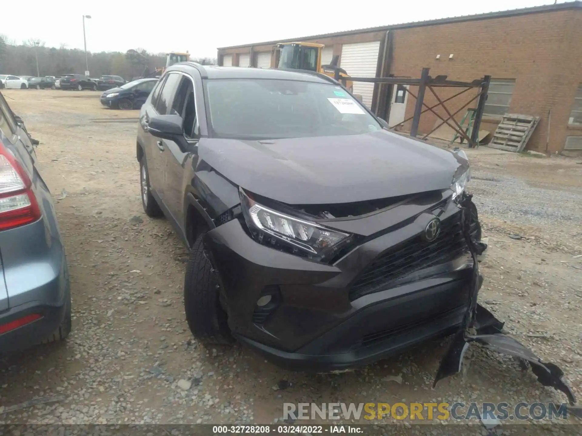 1 Photograph of a damaged car 2T3W1RFV8KW012698 TOYOTA RAV4 2019