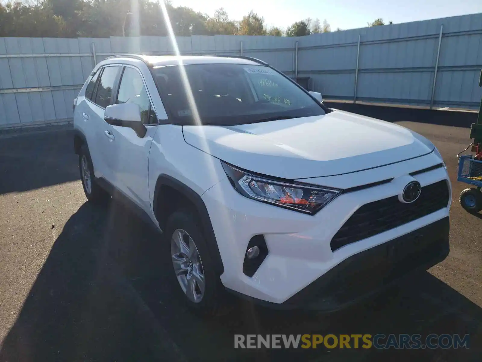 1 Photograph of a damaged car 2T3W1RFV8KW013771 TOYOTA RAV4 2019