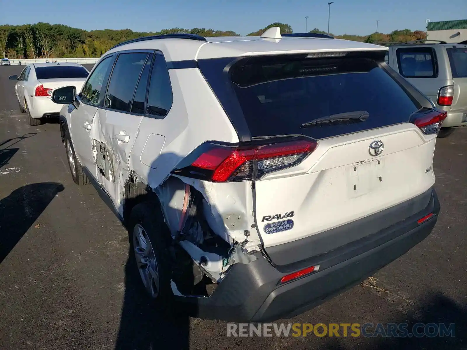 3 Photograph of a damaged car 2T3W1RFV8KW013771 TOYOTA RAV4 2019