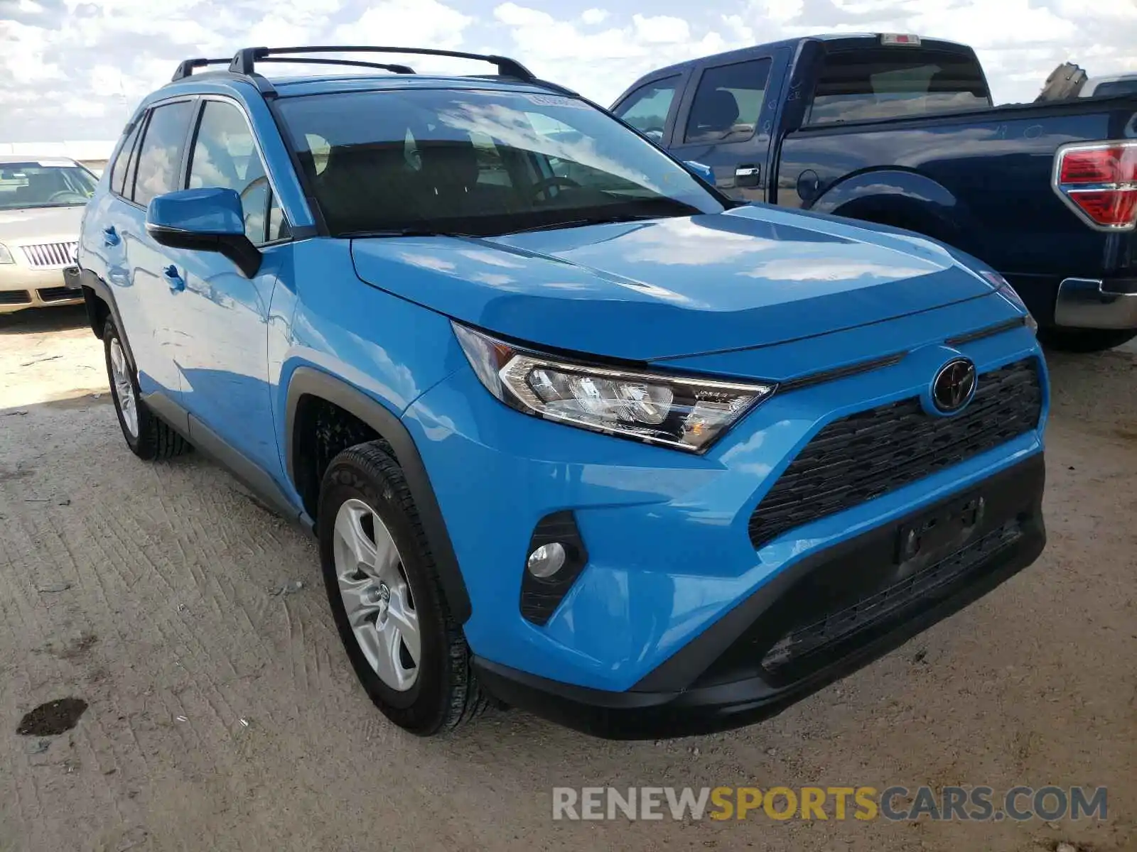 1 Photograph of a damaged car 2T3W1RFV8KW017433 TOYOTA RAV4 2019