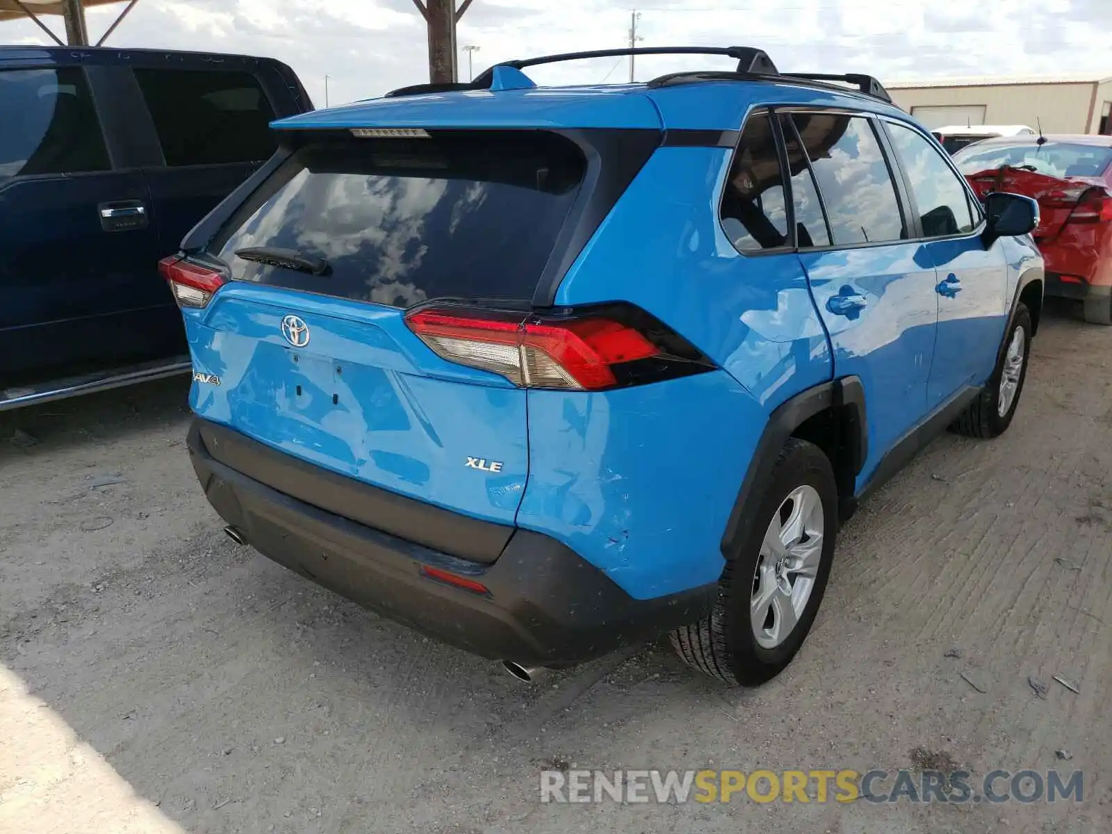 4 Photograph of a damaged car 2T3W1RFV8KW017433 TOYOTA RAV4 2019