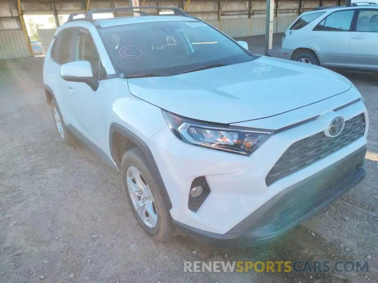 1 Photograph of a damaged car 2T3W1RFV8KW025032 TOYOTA RAV4 2019