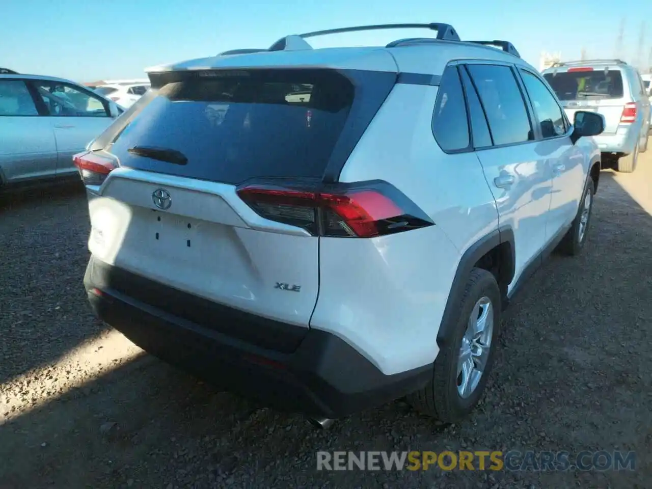 4 Photograph of a damaged car 2T3W1RFV8KW025032 TOYOTA RAV4 2019