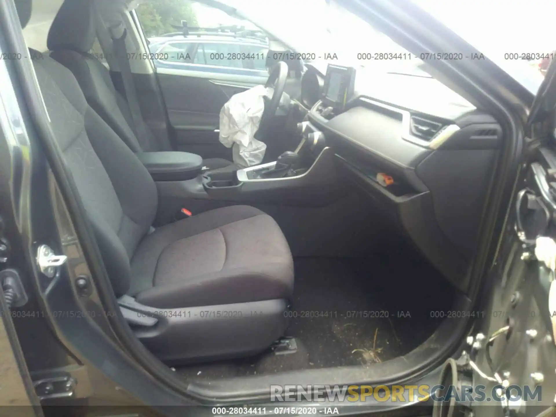 5 Photograph of a damaged car 2T3W1RFV8KW026035 TOYOTA RAV4 2019