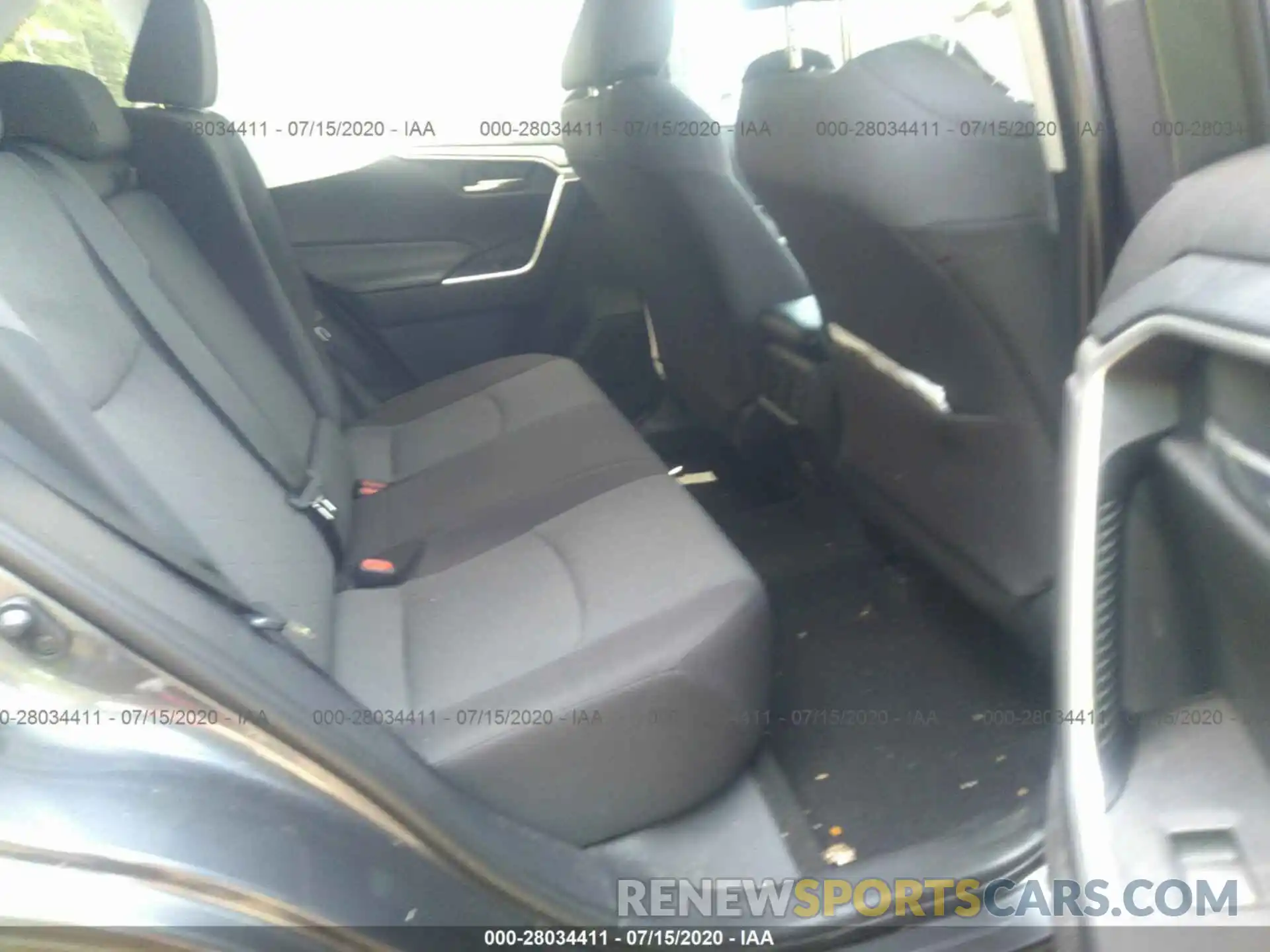 8 Photograph of a damaged car 2T3W1RFV8KW026035 TOYOTA RAV4 2019