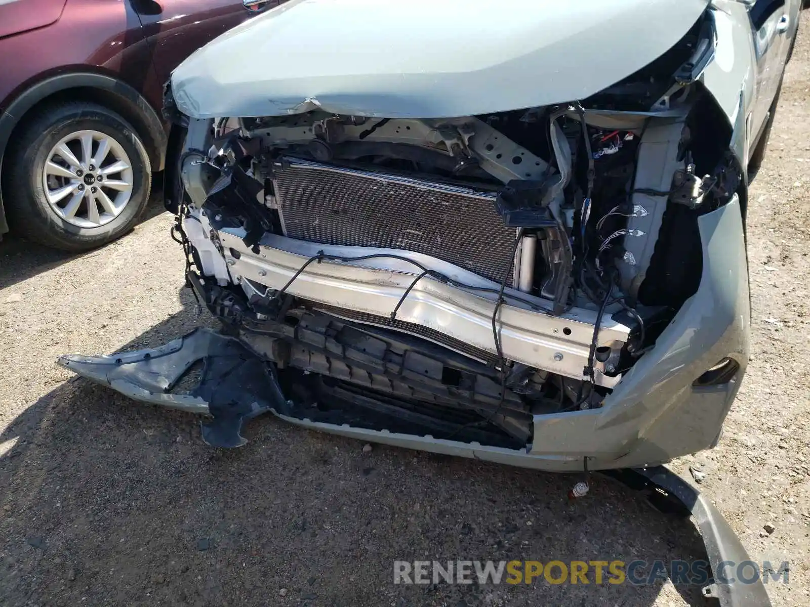 9 Photograph of a damaged car 2T3W1RFV8KW032482 TOYOTA RAV4 2019