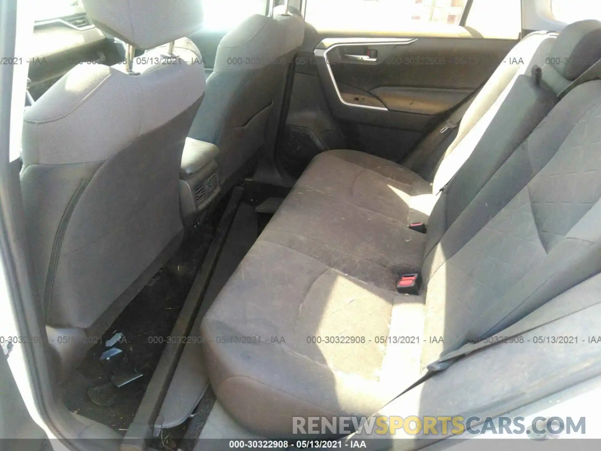 8 Photograph of a damaged car 2T3W1RFV8KW035852 TOYOTA RAV4 2019