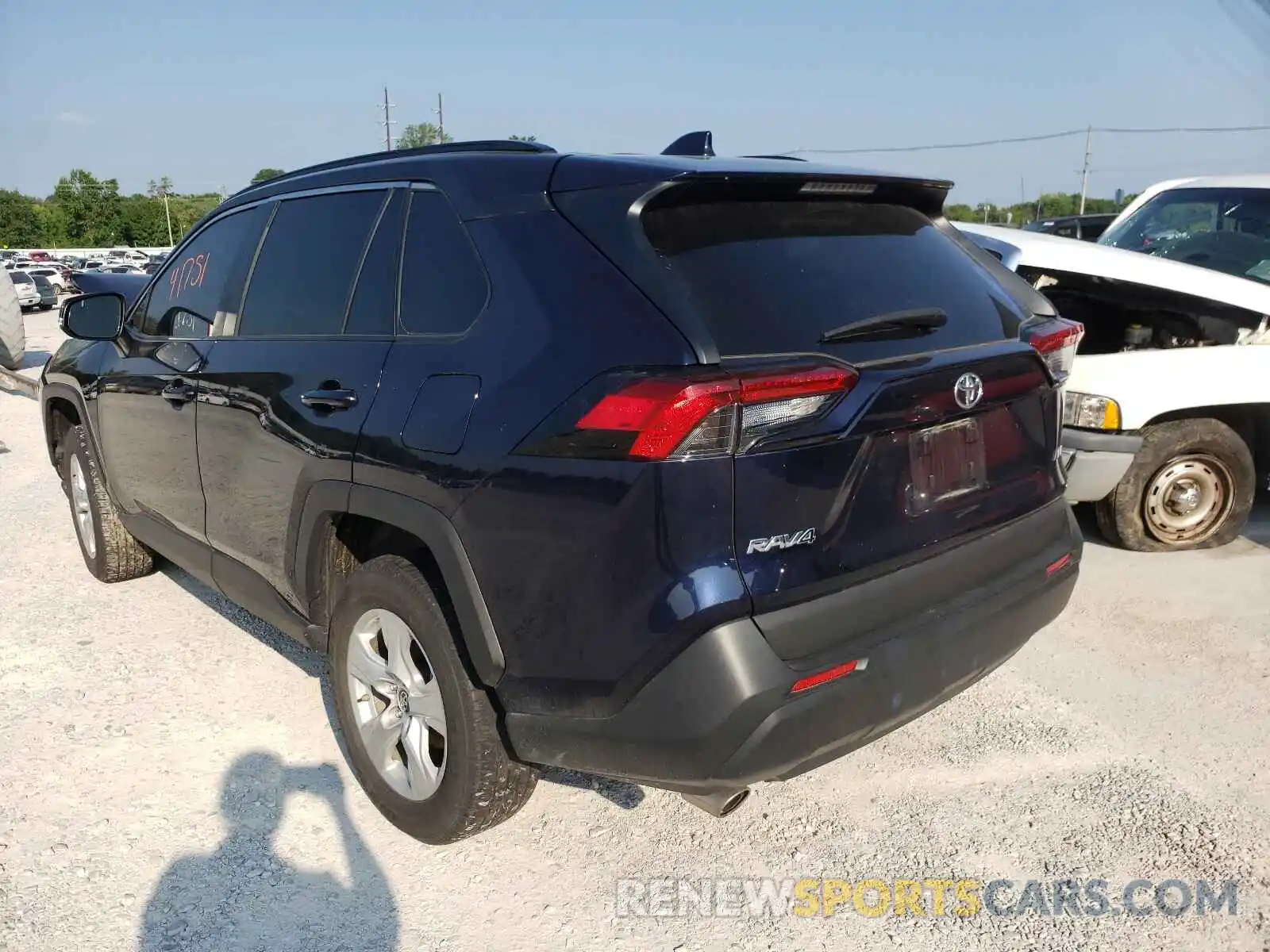 3 Photograph of a damaged car 2T3W1RFV8KW041652 TOYOTA RAV4 2019