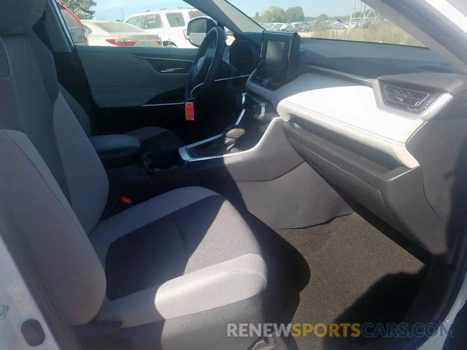 5 Photograph of a damaged car 2T3W1RFV8KW049721 TOYOTA RAV4 2019