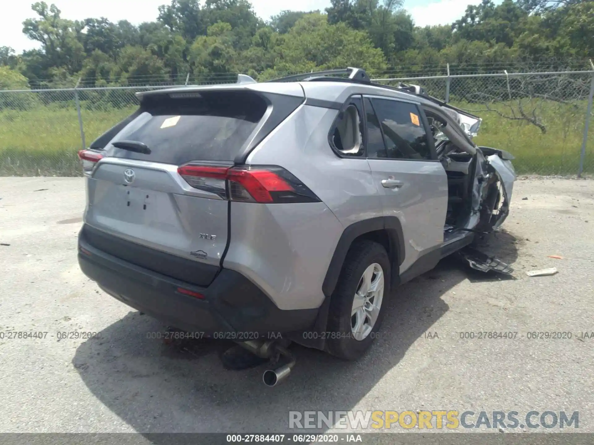 4 Photograph of a damaged car 2T3W1RFV8KW051047 TOYOTA RAV4 2019