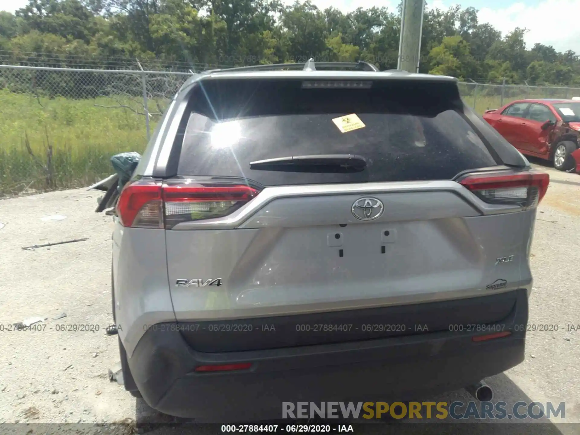 8 Photograph of a damaged car 2T3W1RFV8KW051047 TOYOTA RAV4 2019