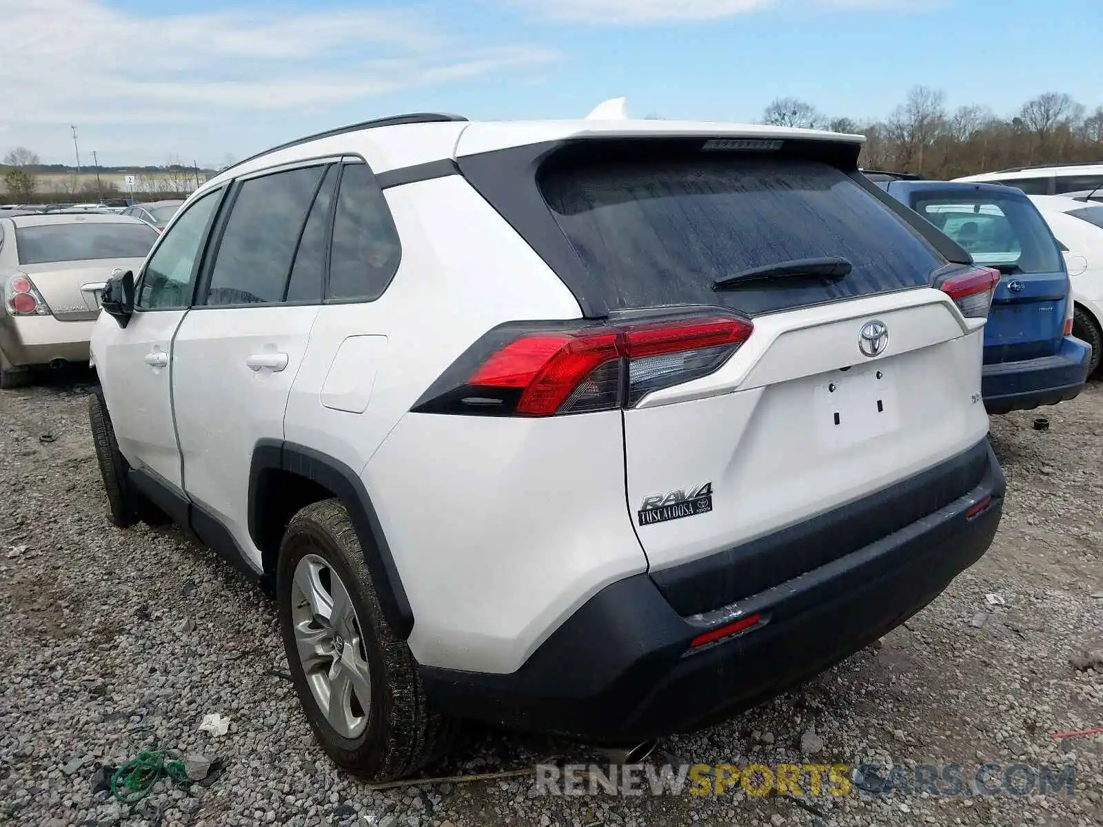 3 Photograph of a damaged car 2T3W1RFV8KW055552 TOYOTA RAV4 2019