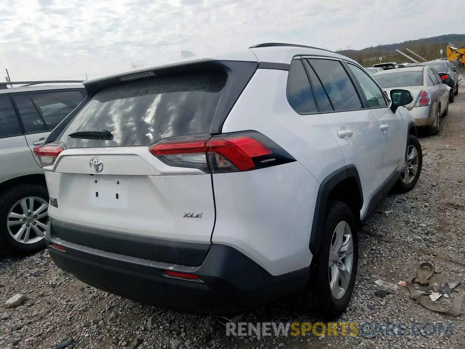 4 Photograph of a damaged car 2T3W1RFV8KW055552 TOYOTA RAV4 2019