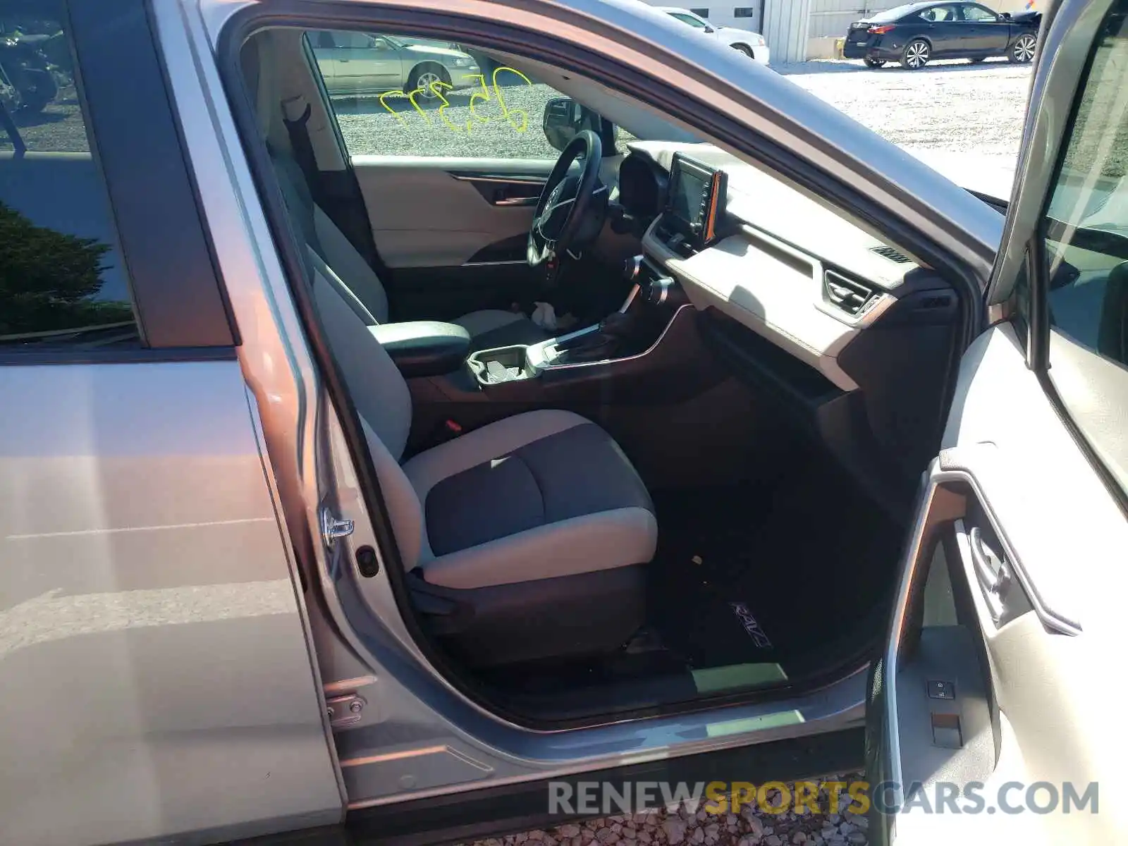 5 Photograph of a damaged car 2T3W1RFV9KC003218 TOYOTA RAV4 2019