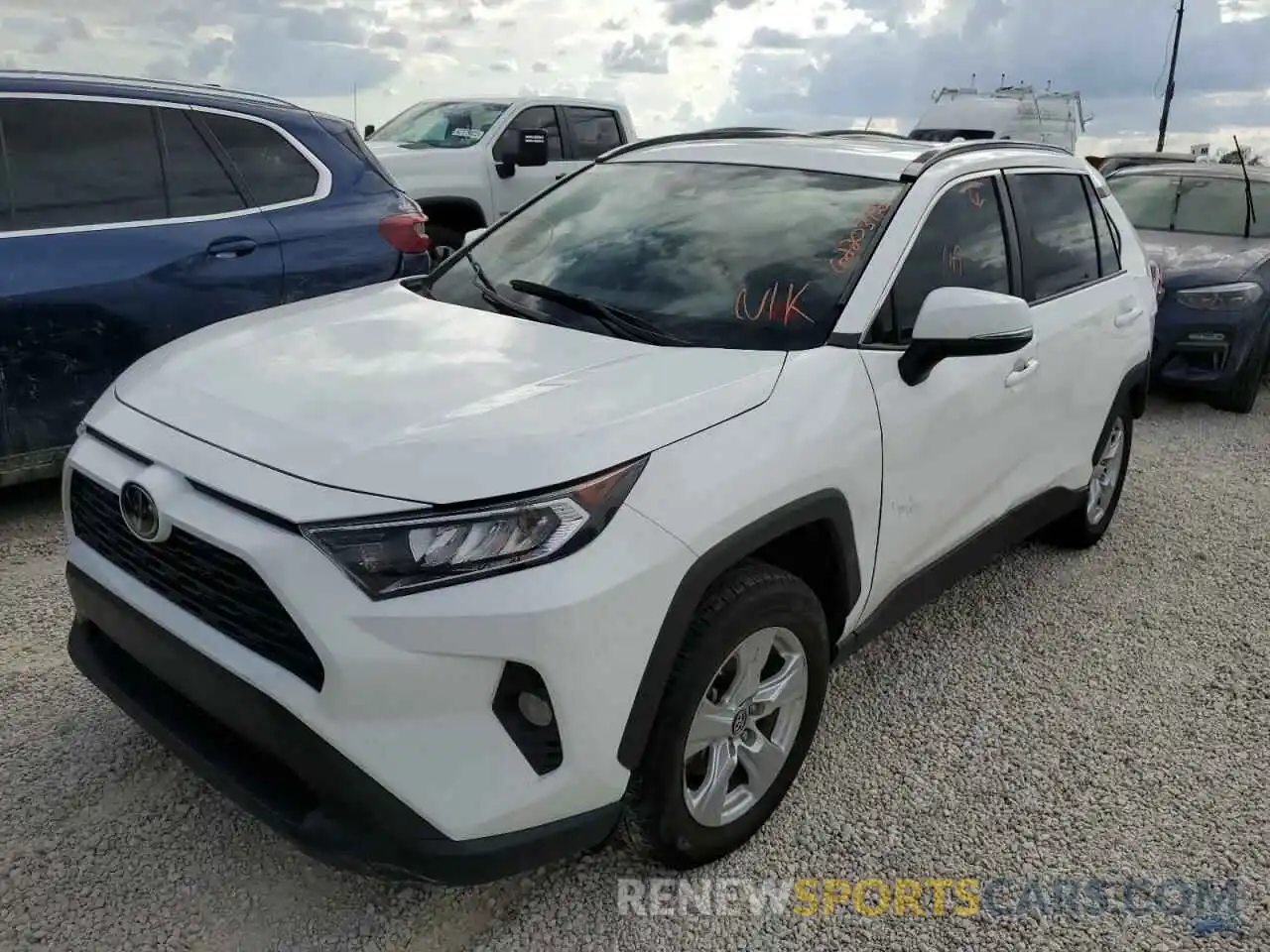 2 Фотография поврежденного автомобиля 2T3W1RFV9KC005521 TOYOTA RAV4 2019