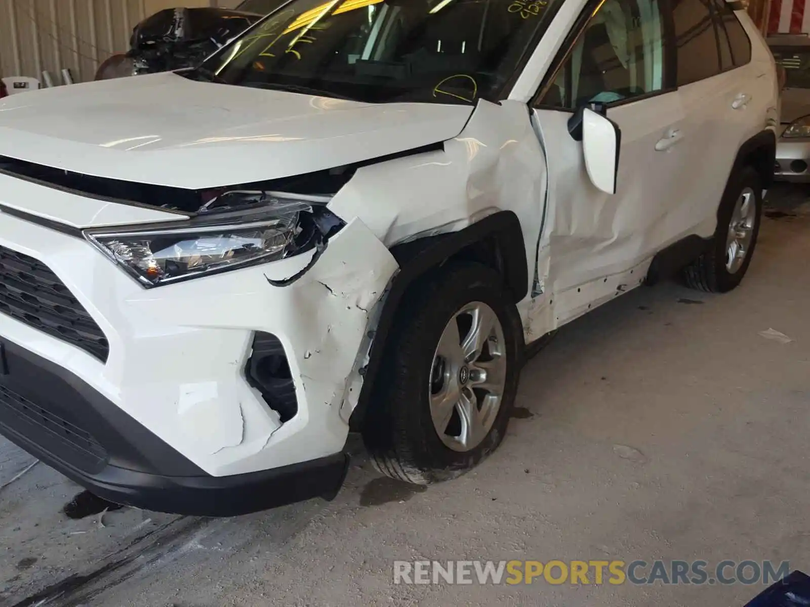 9 Photograph of a damaged car 2T3W1RFV9KC014428 TOYOTA RAV4 2019